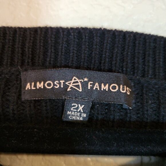 Almost Famous Maxi Distressed Knitted Sweater (Size 2X) - Picture 4 of 7